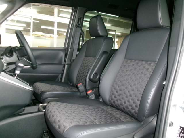 トヨタ ヴォクシー １．８ ハイブリッド Ｓ－Ｚ Ｅ－ＦＯＵＲ ４ＷＤ R5年 (東北) 99