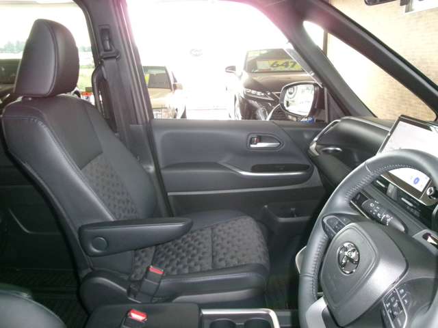 トヨタ ヴォクシー １．８ ハイブリッド Ｓ－Ｚ Ｅ－ＦＯＵＲ ４ＷＤ R5年 (東北) 99