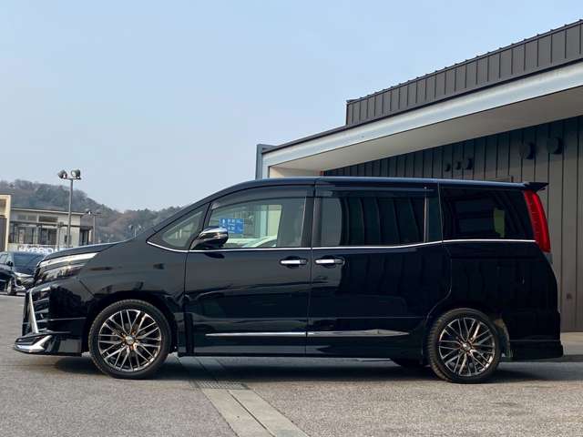 トヨタ ヴォクシー ２．０ ＺＳ 煌ＩＩ R1年 (近畿) 99