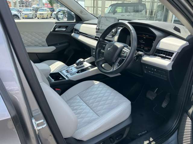 三菱 アウトランダーＰＨＥＶ ＰＨＥＶ ２．４ Ｐ ４ＷＤ R5年 (関東) 99