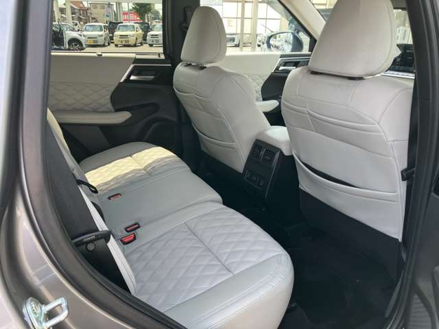 三菱 アウトランダーＰＨＥＶ ＰＨＥＶ ２．４ Ｐ ４ＷＤ R5年 (関東) 99