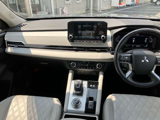 三菱 アウトランダーＰＨＥＶ ＰＨＥＶ ２．４ Ｐ ４ＷＤ R5年 (関東) 99