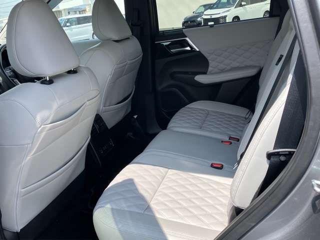 三菱 アウトランダーＰＨＥＶ ＰＨＥＶ ２．４ Ｐ ４ＷＤ R5年 (関東) 99