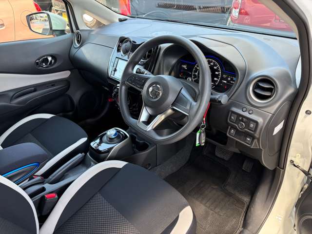 日産 ノート １．２ Ｅ－ＰＯＷＥＲ Ｘ H30年 (関東) 99