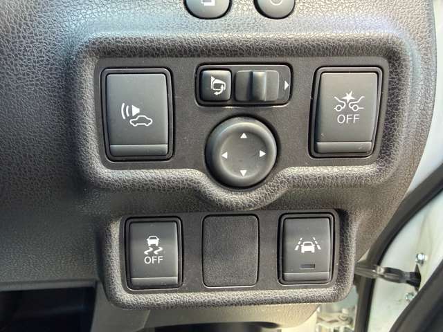 日産 ノート １．２ Ｅ－ＰＯＷＥＲ Ｘ H30年 (関東) 99