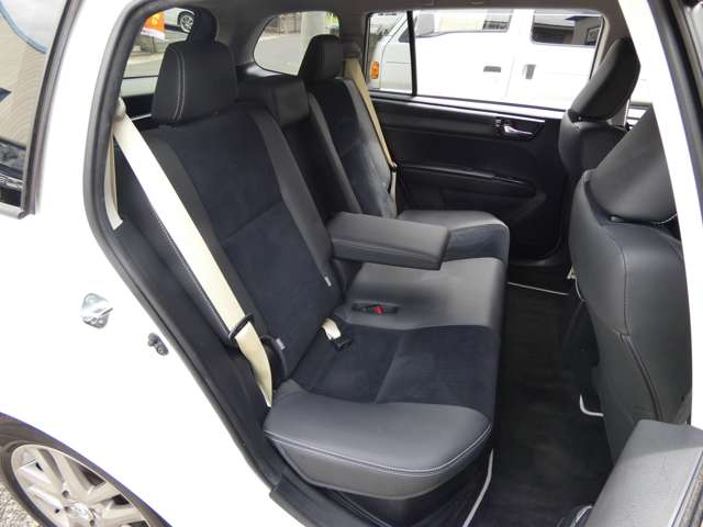 トヨタ カローラフィールダー　ハイブリッド １．５ ハイブリッド Ｇ エアロツアラー Ｗ×Ｂ H25年 (関東) 99
