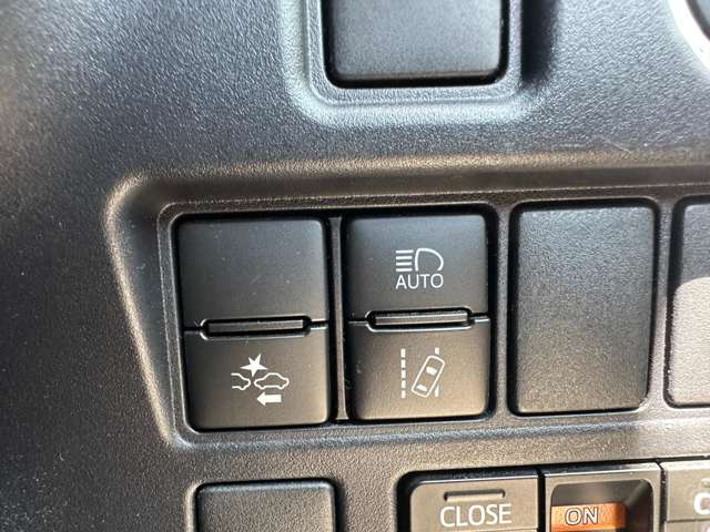 トヨタ ヴォクシー ２．０ ＺＳ 煌ＩＩ R1年 (関東) 99