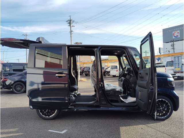 ホンダ Ｎ　ＢＯＸ カスタム ６６０ ターボ コーディネートスタイル ２トーン R7年 (東海) 99