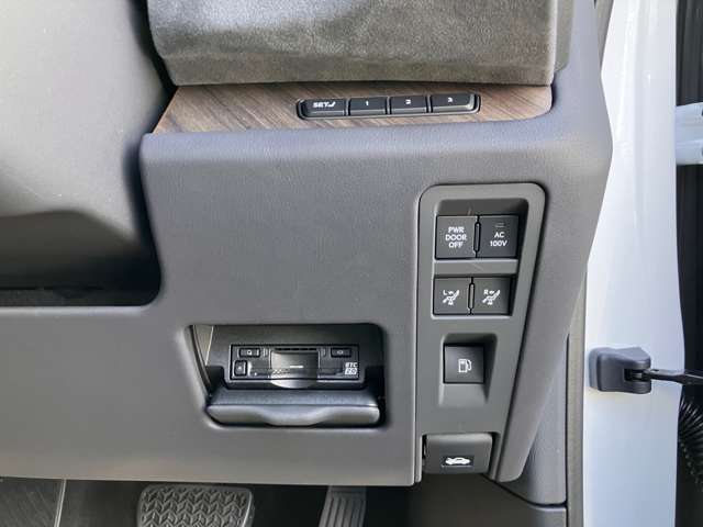 レクサス ＬＭ５００ｈ ５００Ｈ バージョンＬ ４ＷＤ R7年 (東海) 99