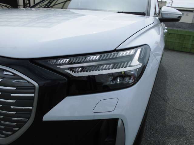 アウディ Ｑ４　ｅ−トロン　スポーツバック ４０　Ｓライン R5年 (近畿) 99
