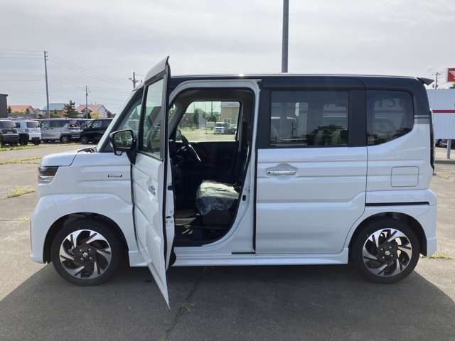 スズキ スペーシア　ギア ６６０ カスタム ハイブリッド ＸＳターボ ４ＷＤ R6年 (北海道) 99