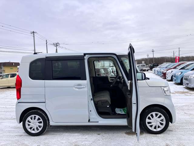 ホンダ Ｎ　ＢＯＸ カスタム ６６０ Ｌ ４ＷＤ R3年 (北海道) 99