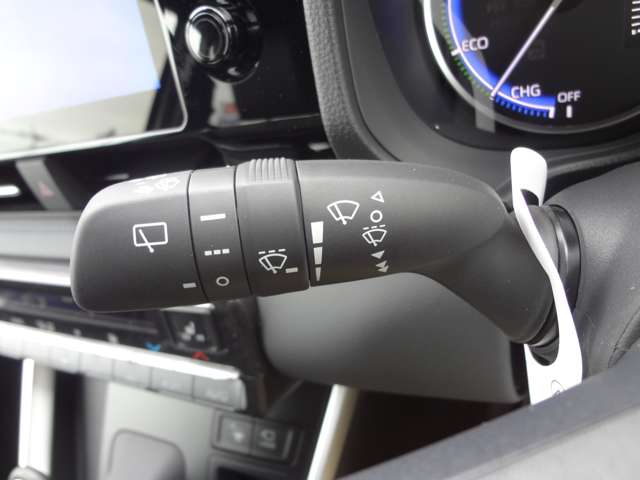 トヨタ ヴォクシー １．８ ハイブリッド Ｓ－Ｚ R8年 (九州・沖縄) 99