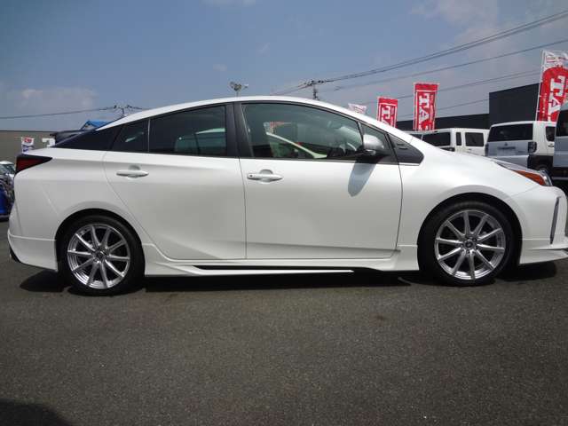 トヨタ プリウス １．８ Ｓ セーフティ プラスＩＩ R4年 (九州・沖縄) 99