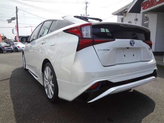 トヨタ プリウス １．８ Ｓ セーフティ プラスＩＩ R4年 (九州・沖縄) 99