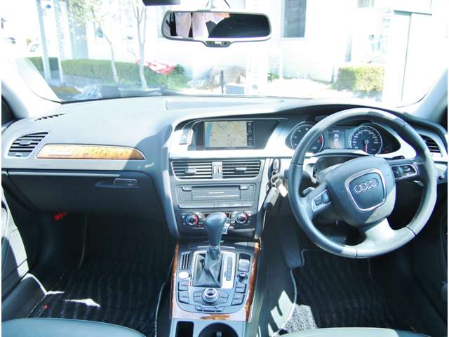 アウディ Ａ４ ２．０ ＴＦＳＩ クワトロ ４ＷＤ H22年 (九州・沖縄) 99