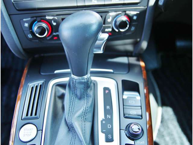 アウディ Ａ４ ２．０ ＴＦＳＩ クワトロ ４ＷＤ H22年 (九州・沖縄) 99