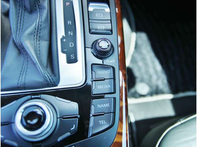 アウディ Ａ４ ２．０ ＴＦＳＩ クワトロ ４ＷＤ H22年 (九州・沖縄) 99