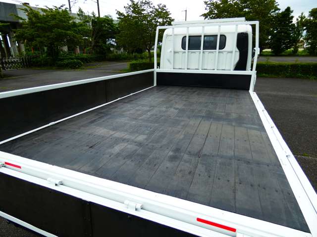 三菱フソウ キャンター 平ボディ H25年 (関東) 99