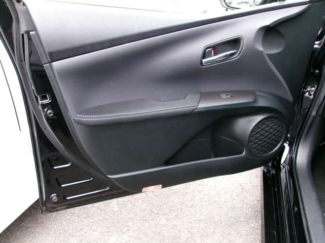 トヨタ プリウスＰＨＶ １．８ Ｓ ＧＲ スポーツ R3年 (近畿) 99