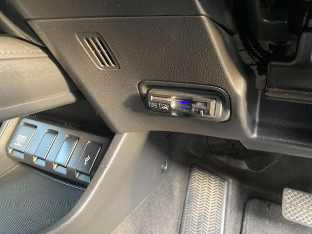 ホンダ ヴェゼル １．５ ハイブリッド Ｚ H27年 (東海) 99
