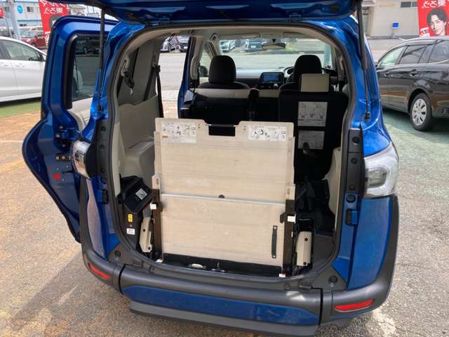 トヨタ シエンタ １．５ Ｘ ウェルキャブ 車イス仕様車 タイプＩ 助手席側セカンドシート付 H27年 (東海) 99