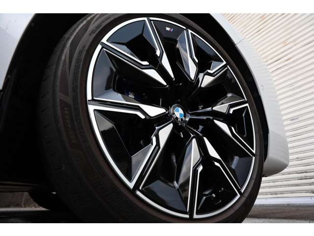 ＢＭＷ ｉ７ Ｍ７０ Ｘドライブ ４ＷＤ R6年 (東海) 99