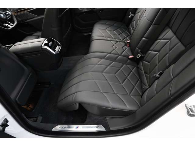 ＢＭＷ ｉ７ Ｍ７０ Ｘドライブ ４ＷＤ R6年 (東海) 99