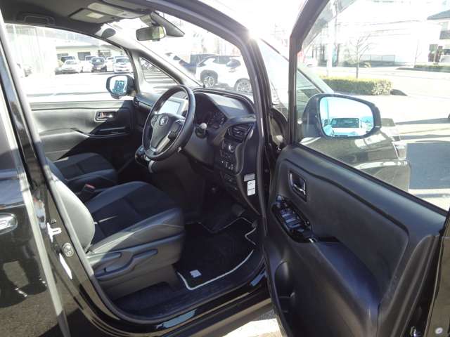 トヨタ ヴォクシー ２．０ ＺＳ 煌ＩＩＩ ４ＷＤ R3年 () 99