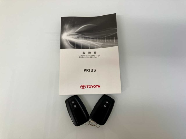 トヨタ プリウス １．８ Ｓ セーフティ プラス Ｅ－ＦＯＵＲ ４ＷＤ H29年 (北海道) 99