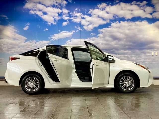 トヨタ プリウス １．８ Ｓ セーフティ プラス Ｅ－ＦＯＵＲ ４ＷＤ H29年 (北海道) 99