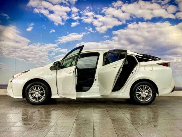 トヨタ プリウス １．８ Ｓ セーフティ プラス Ｅ－ＦＯＵＲ ４ＷＤ H29年 (北海道) 99