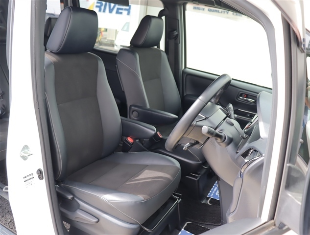 トヨタ ノア ２．０ ＳＩ ＷＸＢＩＩ R2年 (関東) 99