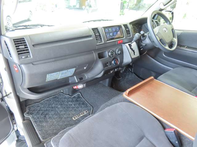トヨタ ハイエースバン リンエイ バカンチェスプライベート H26年 (関東) 99