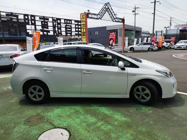 トヨタ プリウス １．８ Ｓ H27年 (近畿) 99