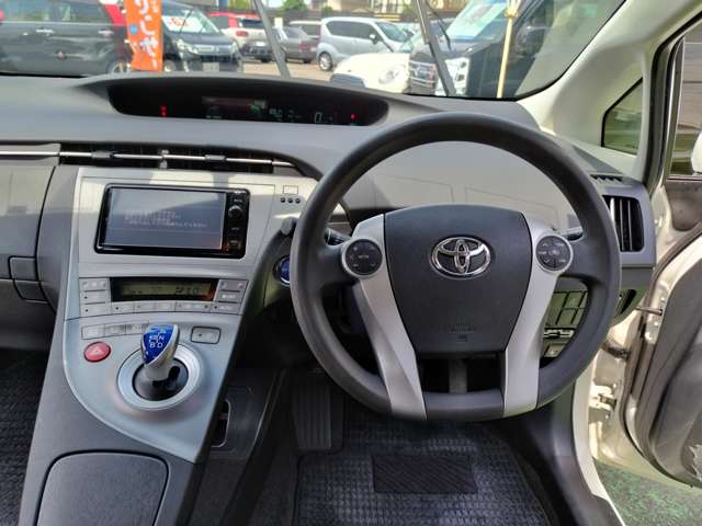 トヨタ プリウス １．８ Ｓ H27年 (近畿) 99