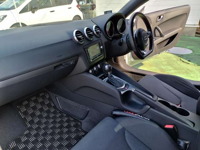 アウディ ＴＴ クーペ　１．８　ＴＦＳＩ H26年 (近畿) 99