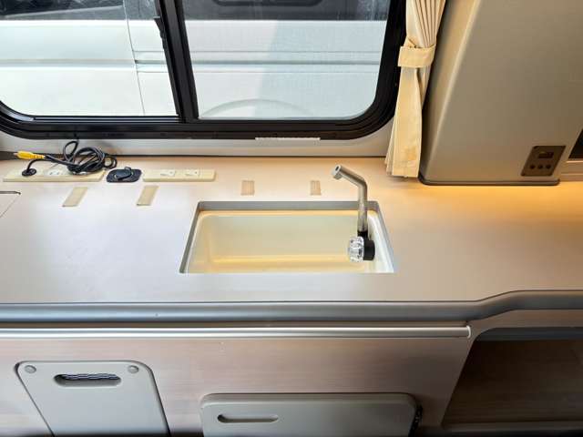 トヨタ ハイエースバン ホワイトハウス H28年 (関東) 99