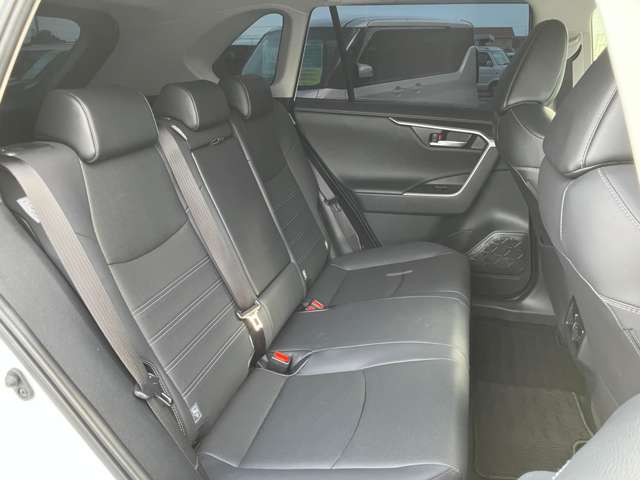 トヨタ ＲＡＶ４ ２．５ ハイブリッド Ｇ Ｅ－ＦＯＵＲ ４ＷＤ R5年 (関東) 99