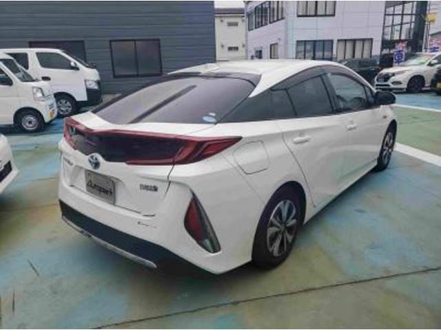 トヨタ プリウスＰＨＶ １．８ Ｓ ナビパッケージ H29年 (甲信越・北陸) 99