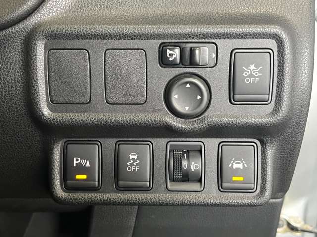 日産 ノート １．２ Ｘ ＦＯＵＲ ４ＷＤ H30年 (東北) 99
