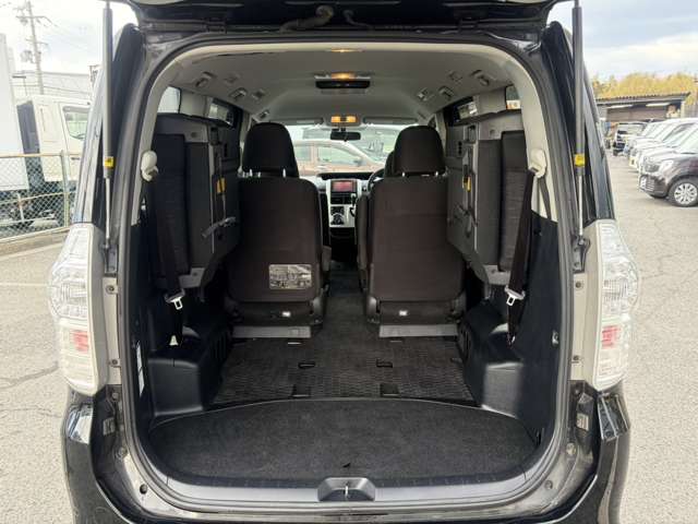 トヨタ ヴォクシー ２．０ ＺＳ 煌 H23年 (近畿) 99
