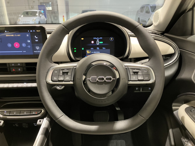 フィアット ６００ｅ ラ プリマ ホワイト パッケージ R7年 (近畿) 99