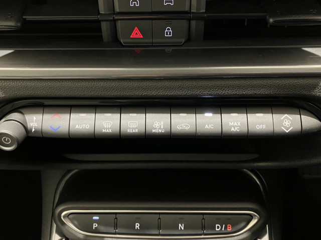 フィアット ６００ｅ ラ プリマ ホワイト パッケージ R7年 (近畿) 99