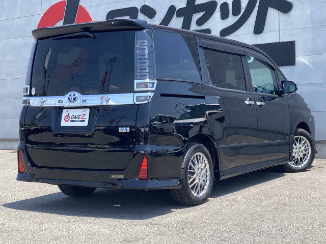 トヨタ ヴォクシー １．８ ハイブリッド ＺＳ 煌ＩＩＩ R3年 (四国) 99