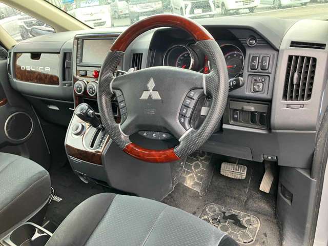 三菱 デリカ　Ｄ：５ ２．４ シャモニー ４ＷＤ H21年 (四国) 99
