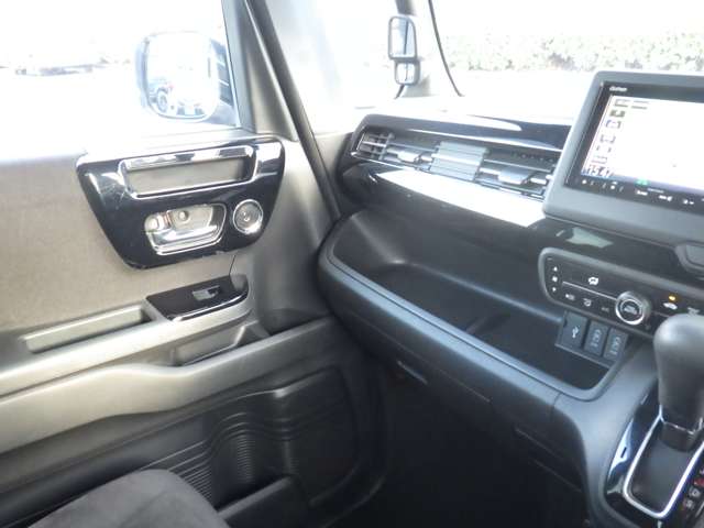ホンダ Ｎ　ＢＯＸ カスタム ６６０ Ｌ スロープ ４ＷＤ R3年 (九州・沖縄) 99