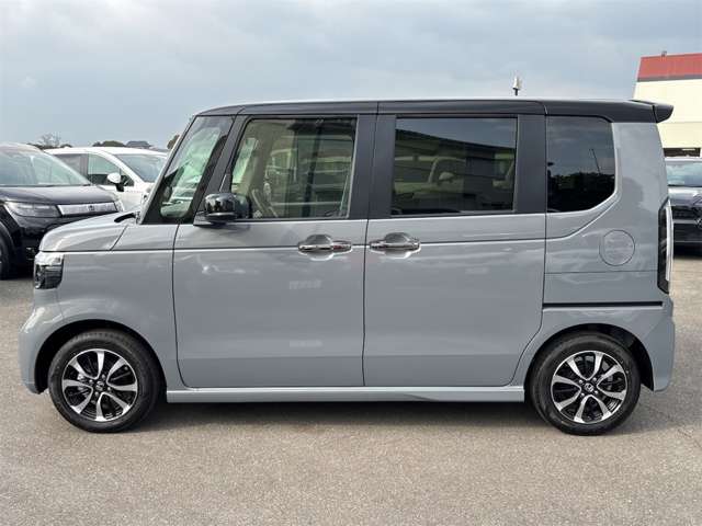 ホンダ Ｎ　ＢＯＸ カスタム ６６０ コーディネートスタイル ２トーン R7年 (近畿) 99