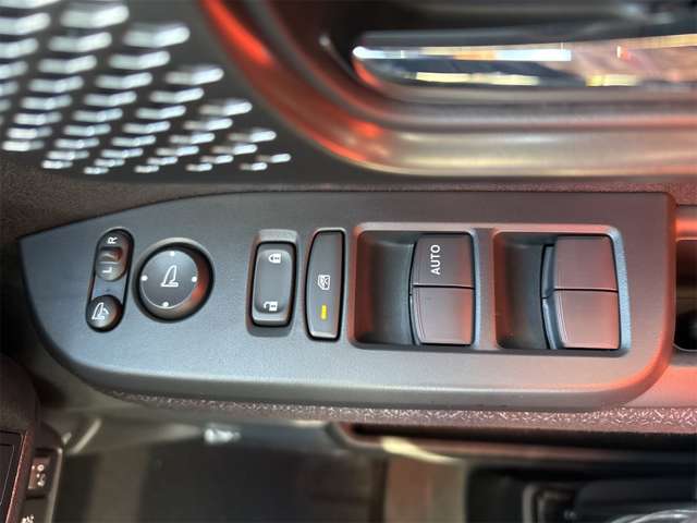 ホンダ Ｎ　ＢＯＸ カスタム ６６０ R7年 (近畿) 99