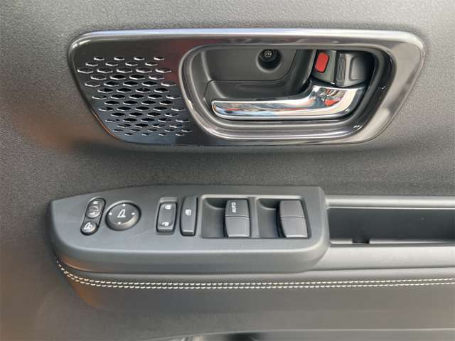 ホンダ Ｎ　ＢＯＸ カスタム ６６０ コーディネートスタイル モノトーン R7年 (近畿) 99